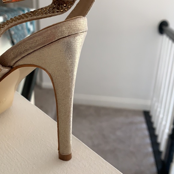 Shoes - Picture 3 of 4